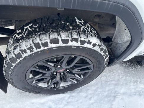 Used 2023 GMC Sierra 1500 Elevation image 12