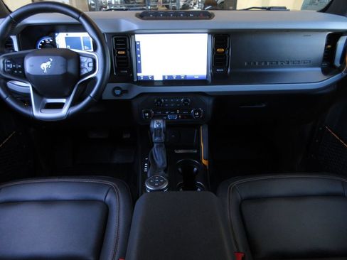 Used 2023 Ford Bronco Badlands w/ Sasquatch Package AWD/4WD image 20