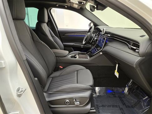 New 2025 Maserati Grecale Modena image 22