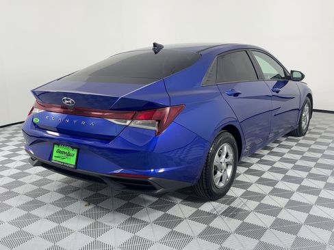 Used 2021 Hyundai Elantra SE image 9
