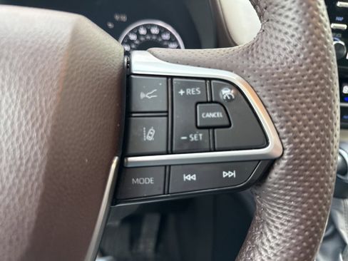 Used 2024 Toyota Sienna Platinum image 23