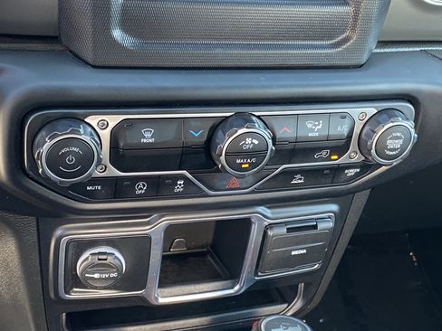 Used 2023 Jeep Wrangler Sport image 19