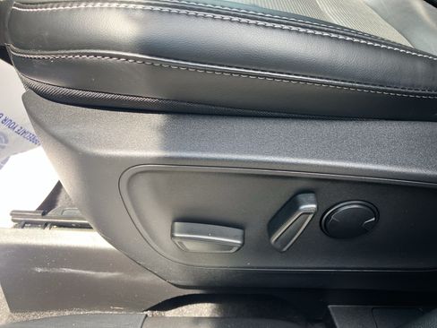Certified 2025 Ford Escape Platinum AWD/4WD image 17