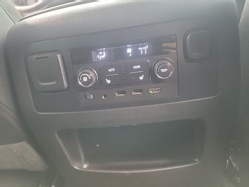 Used 2017 Chevrolet Suburban Premier image 38