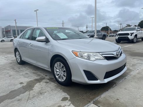 Used 2012 Toyota Camry LE FWD image 8