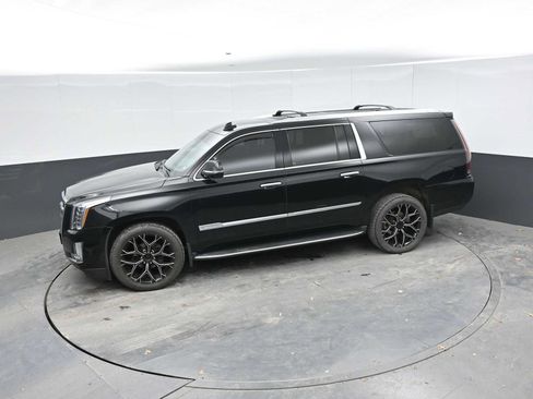 Used 2018 Cadillac Escalade ESV Luxury AWD/4WD image 14