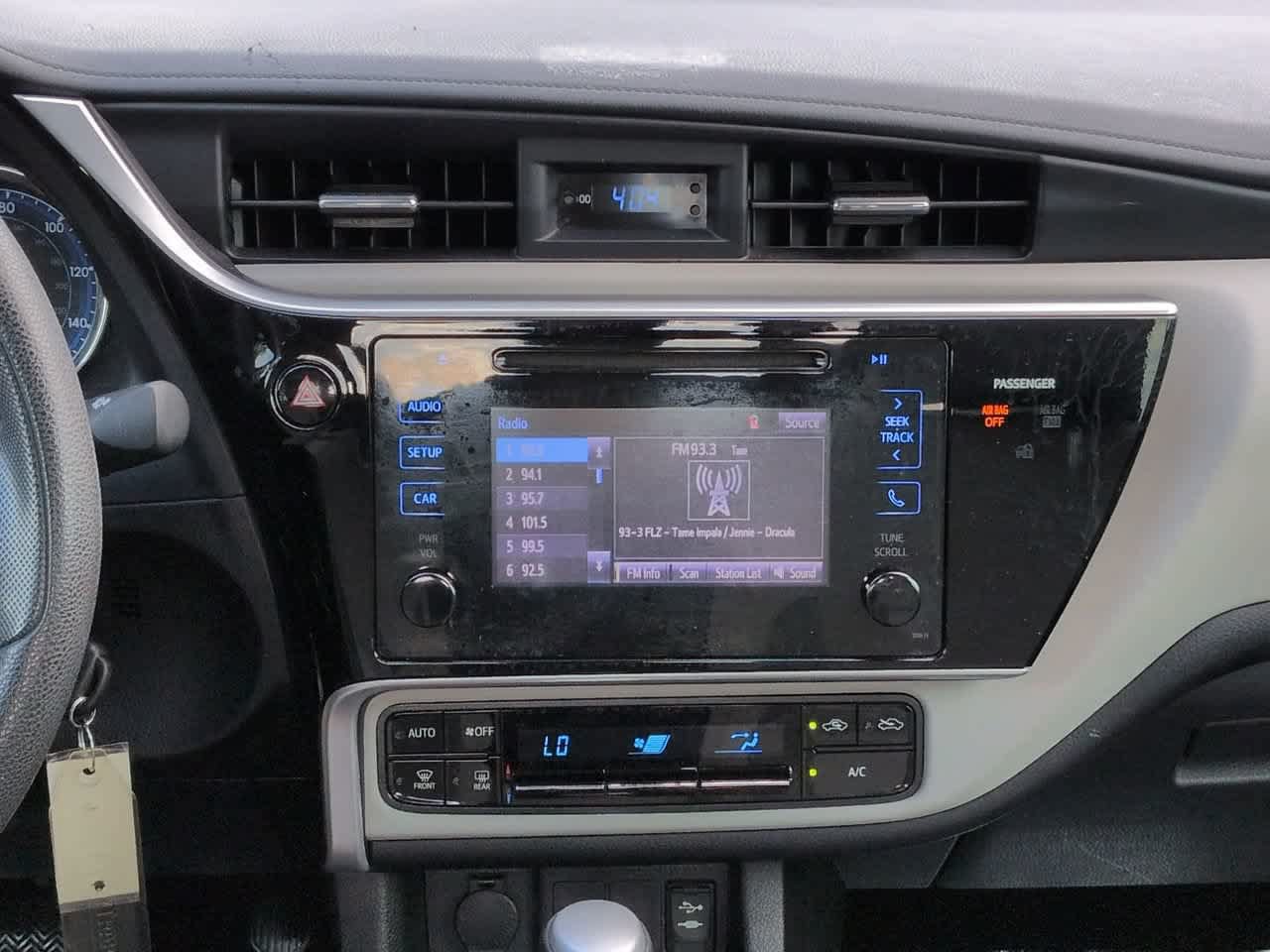 Used 2017 Toyota Corolla LE FWD image 17