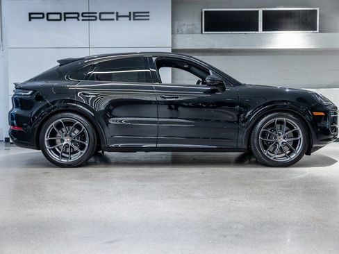 Certified 2025 Porsche Cayenne GTS image 9