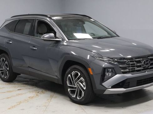 Certified 2025 Hyundai Tucson Limited AWD/4WD image 1
