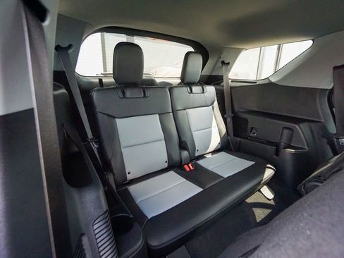 Used 2022 Ford Explorer XLT w/ Equipment Group 202A image 37