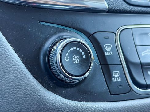 Used 2022 Chevrolet Equinox LS w/ LS Convenience Package image 27