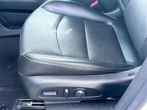 Used 2023 GMC Terrain SLT w/ Elevation Edition image 9