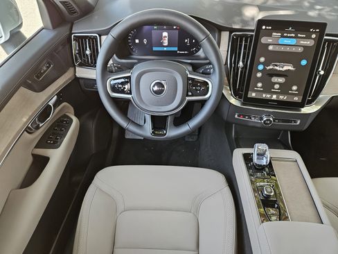 New 2026 Volvo XC90 B6 Plus w/ Protection Package Premier image 17