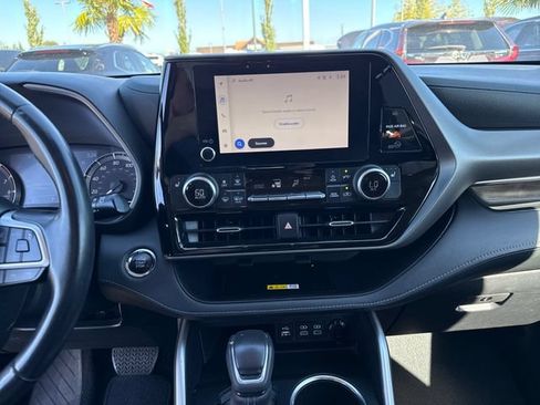 Used 2023 Toyota Highlander XLE AWD/4WD image 23