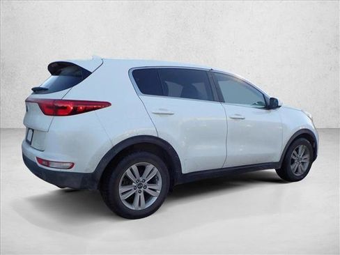 Used 2017 Kia Sportage LX image 3
