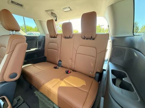New 2026 Nissan Pathfinder Platinum AWD/4WD image 16