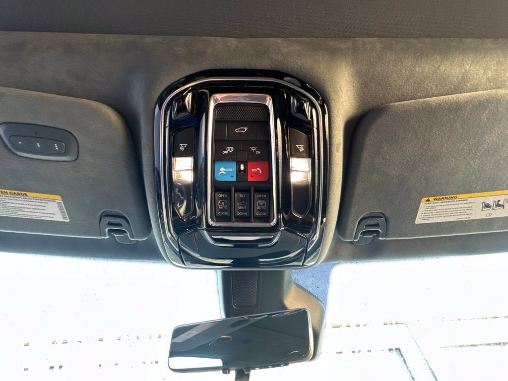 Used 2023 Jeep Grand Wagoneer L Series III AWD/4WD image 18