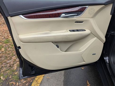 Used 2019 Cadillac XT5 Premium Luxury image 9