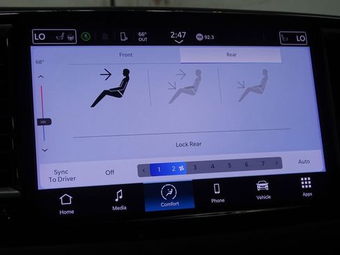 Used 2024 Chrysler Pacifica Touring-L image 37