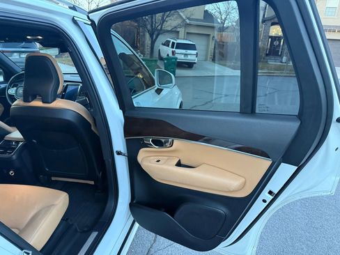Used 2019 Volvo XC90 T6 Momentum AWD/4WD image 19