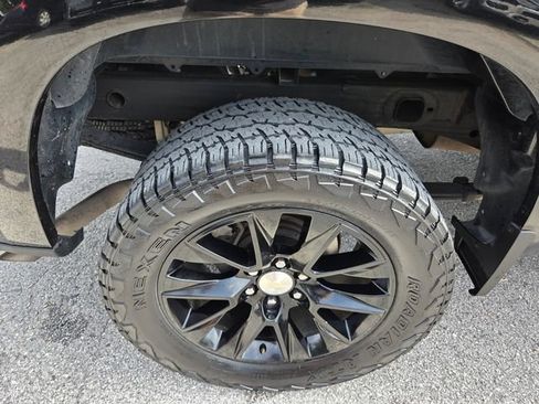Used 2020 Chevrolet Silverado 1500 LT w/ Trailering Package AWD/4WD image 17