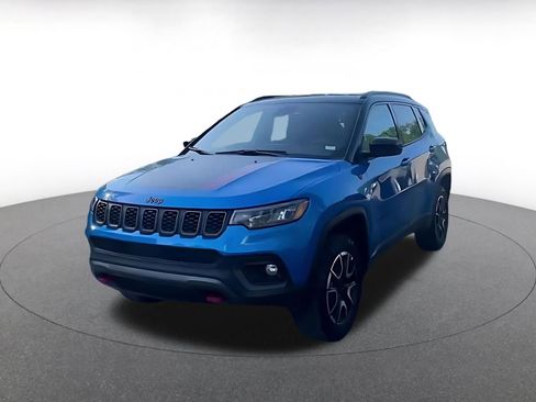 Used 2025 Jeep Compass Trailhawk AWD/4WD image 4