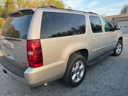 Used 2009 Chevrolet Suburban LT w/ Luxury Package image 17