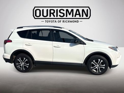 Certified 2018 Toyota RAV4 LE FWD image 4