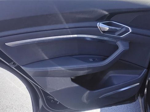 Certified 2024 Audi Q8 e-tron Premium Plus image 20