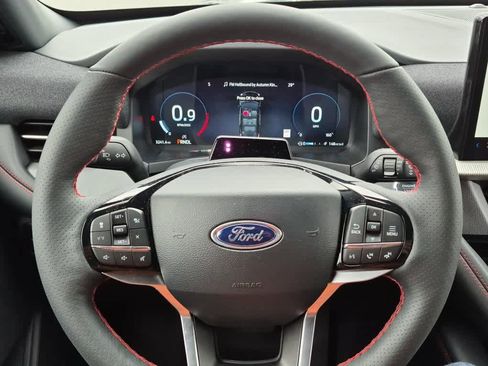 Used 2025 Ford Explorer ST-Line w/ ST-Line Street Pack image 17