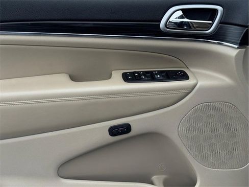 Used 2019 Jeep Grand Cherokee Limited image 23