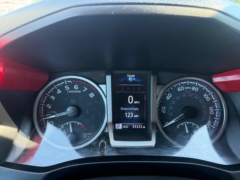 Used 2022 Toyota Tacoma SR5 w/ SR5 Appearance Package (SM) AWD/4WD image 22