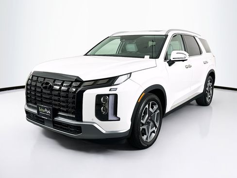 Used 2024 Hyundai Palisade SEL w/ Premium Package FWD image 3