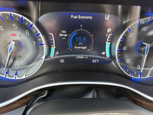 Used 2023 Chrysler Pacifica Limited FWD image 16