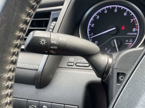 Used 2021 Toyota Camry SE FWD image 22