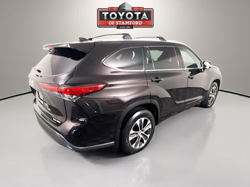 Certified 2022 Toyota Highlander XLE image 7