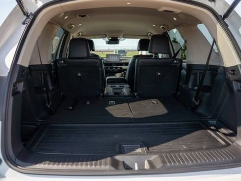 Used 2025 Honda Pilot EX-L image 11