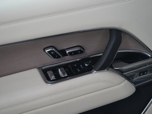 Used 2025 Land Rover Range Rover SE AWD/4WD image 20