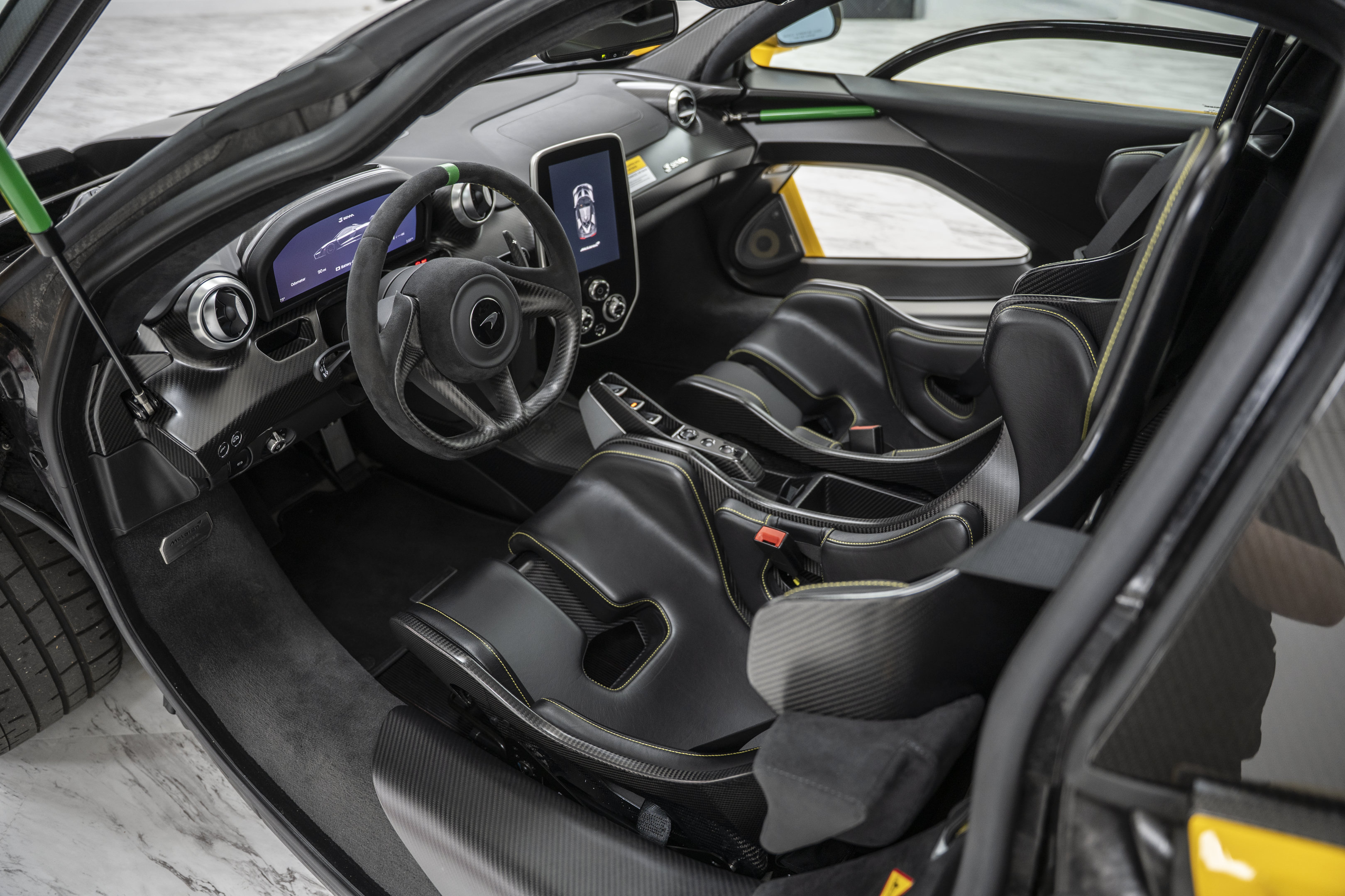 Used 2019 McLaren Senna RWD image 32