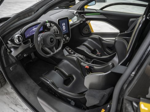 Used 2019 McLaren Senna RWD image 32