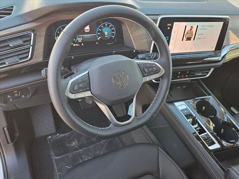 New 2026 Volkswagen Atlas SE image 3