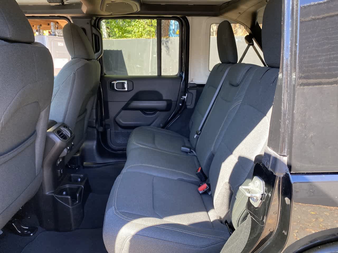 Used 2025 Jeep Wrangler Unlimited Sahara AWD/4WD image 15