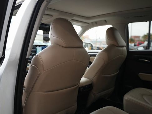 Used 2021 Toyota Highlander Platinum image 29