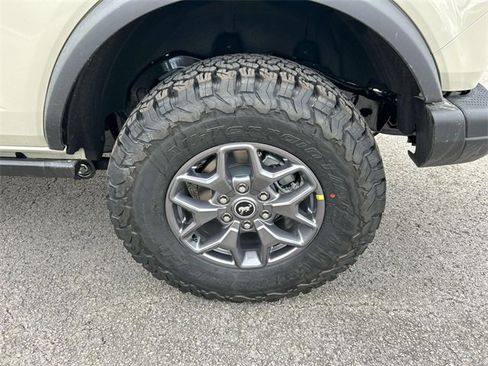 New 2025 Ford Bronco Badlands image 12