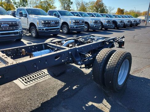 New 2025 Ford F450 XL w/ XL Chrome Package image 9