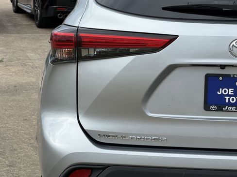 Used 2020 Toyota Highlander XLE FWD image 10