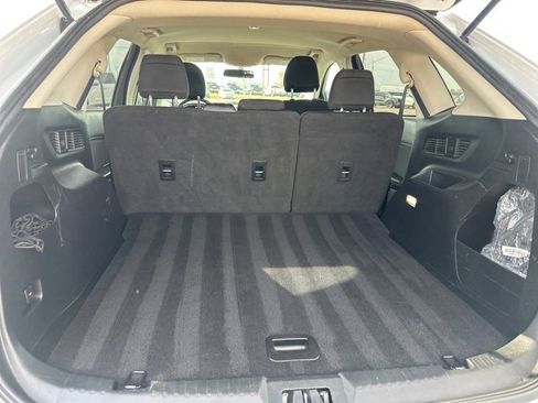 Used 2018 Ford Edge SE image 19