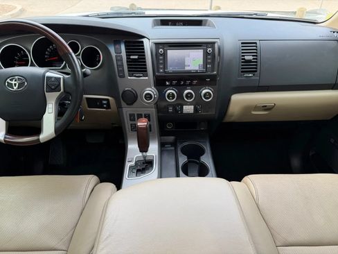 Used 2016 Toyota Sequoia Platinum RWD image 9