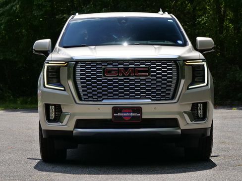 Used 2021 GMC Yukon XL Denali w/ Denali Ultimate Package AWD/4WD image 5