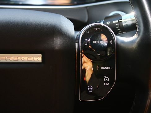 Used 2020 Land Rover Range Rover Evoque SE image 17